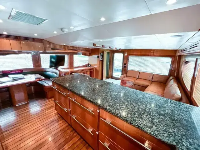 Hatteras 68 Convertible