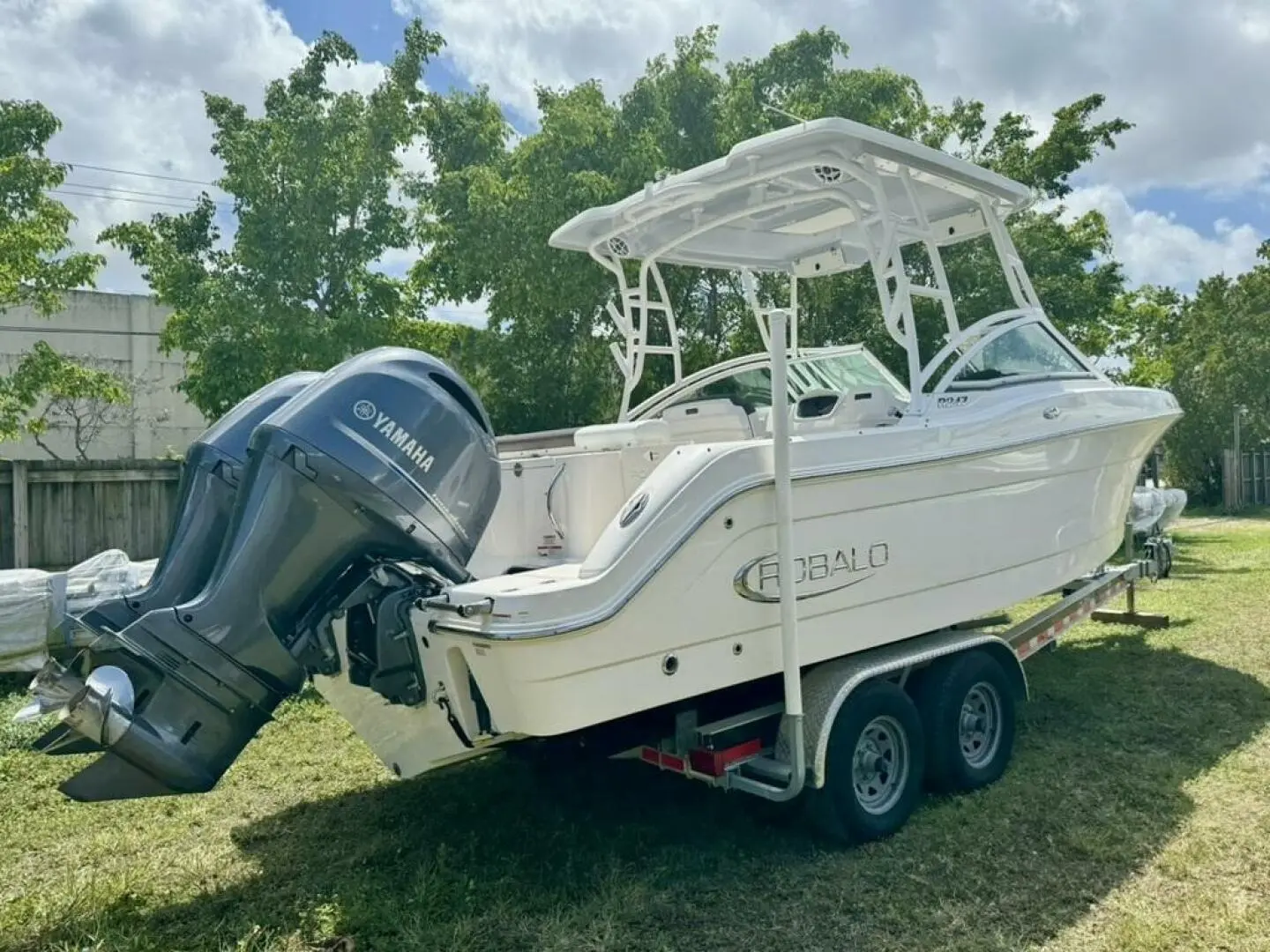 2021 Robalo r247 dual console