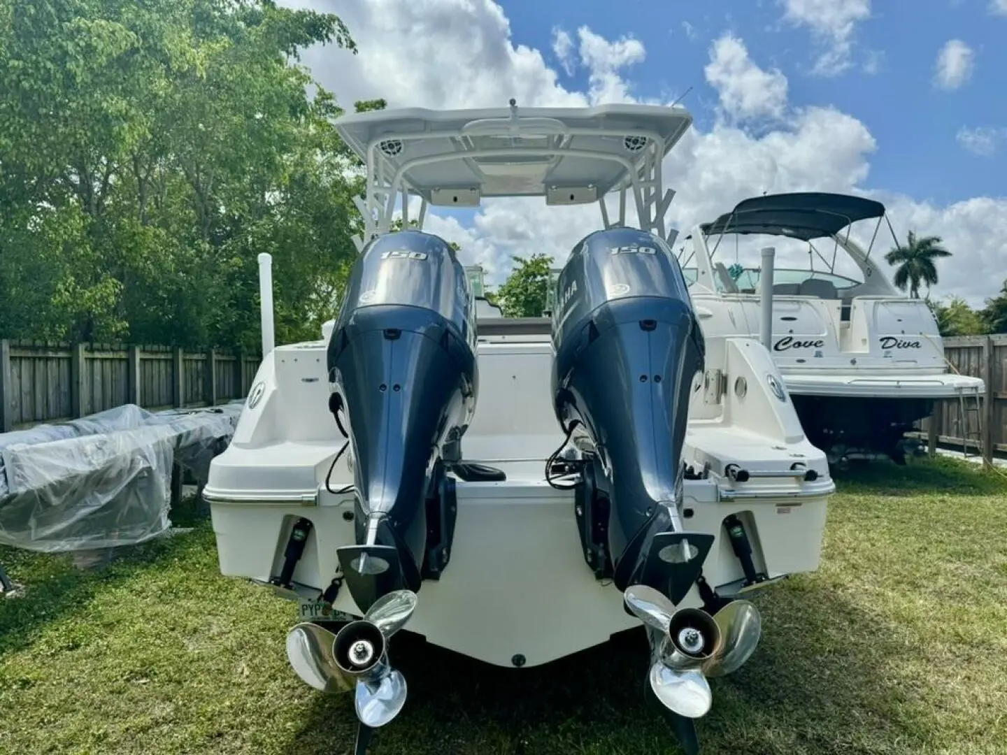 2021 Robalo r247 dual console