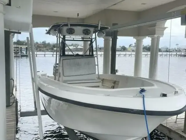 Mako 221 Center Console