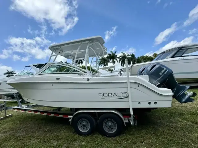 Robalo R247 Dual Console