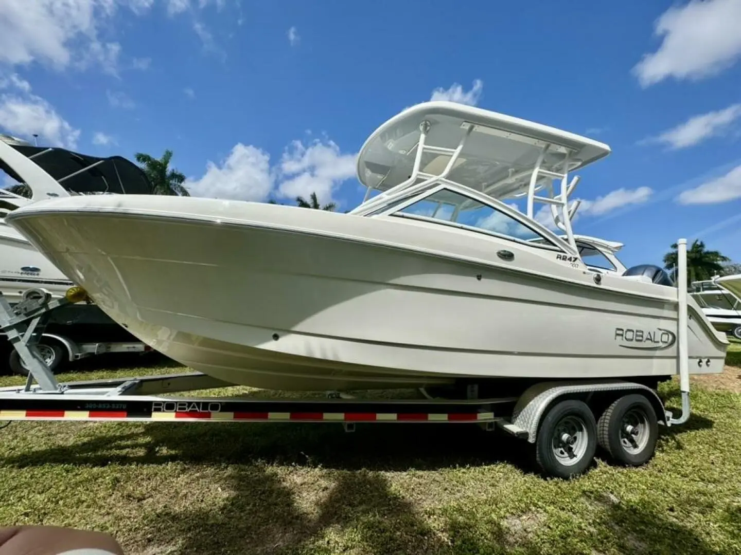 2021 Robalo r247 dual console