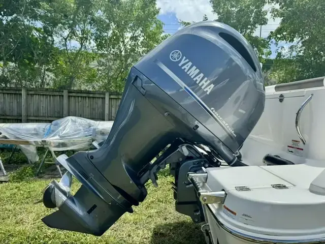 Robalo R247 Dual Console