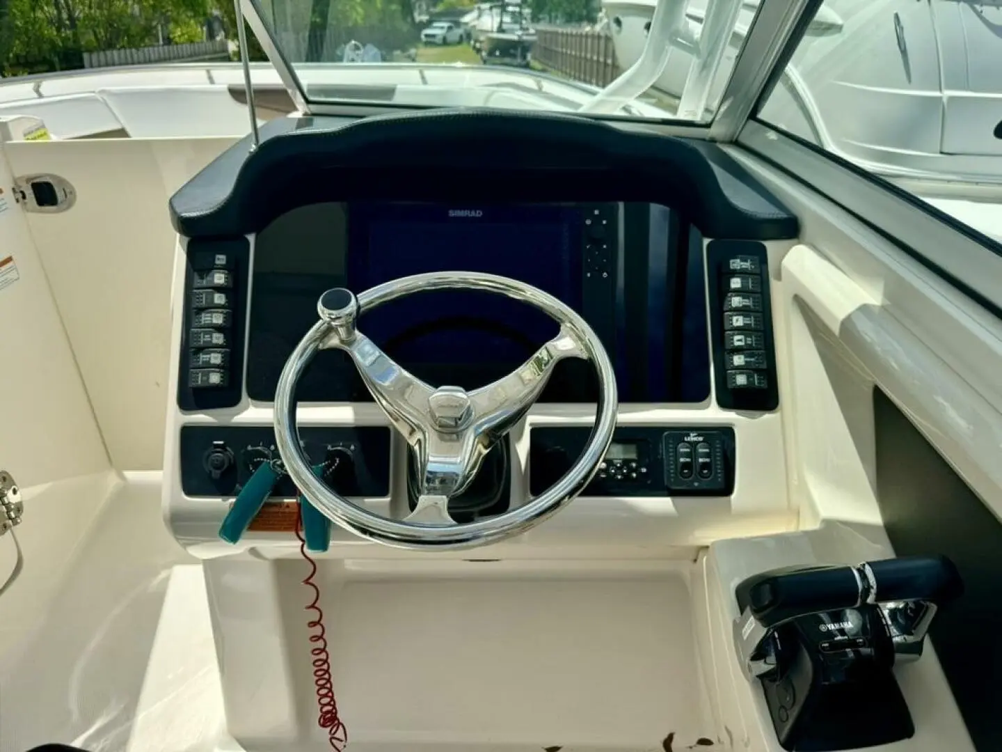 2021 Robalo r247 dual console