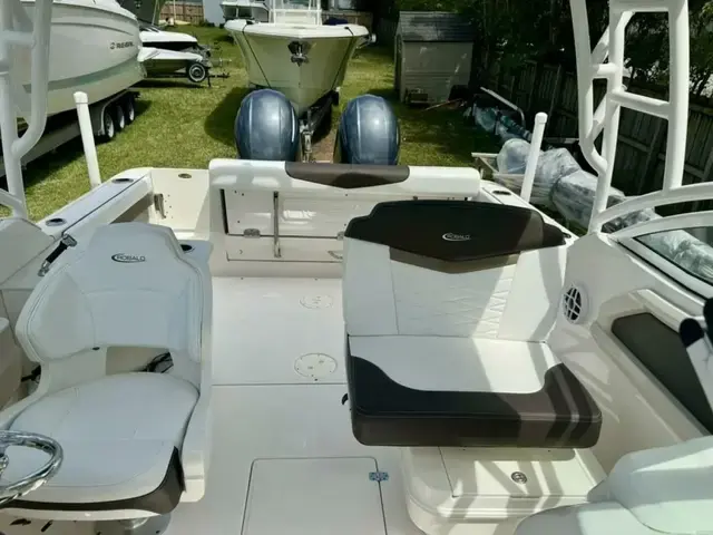 Robalo R247 Dual Console