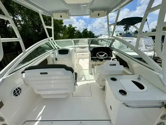 Robalo R247 Dual Console