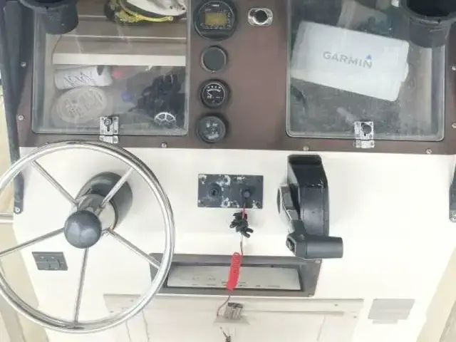 Mako 221 Center Console