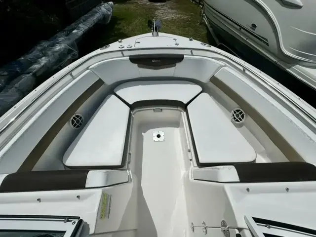 Robalo R247 Dual Console