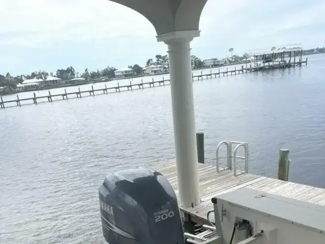 Mako 221 Center Console