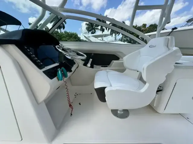 Robalo R247 Dual Console