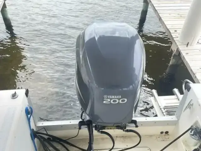 Mako 221 Center Console