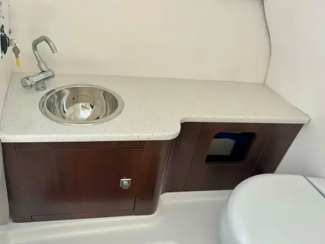 Robalo R247 Dual Console