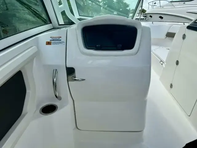 Robalo R247 Dual Console