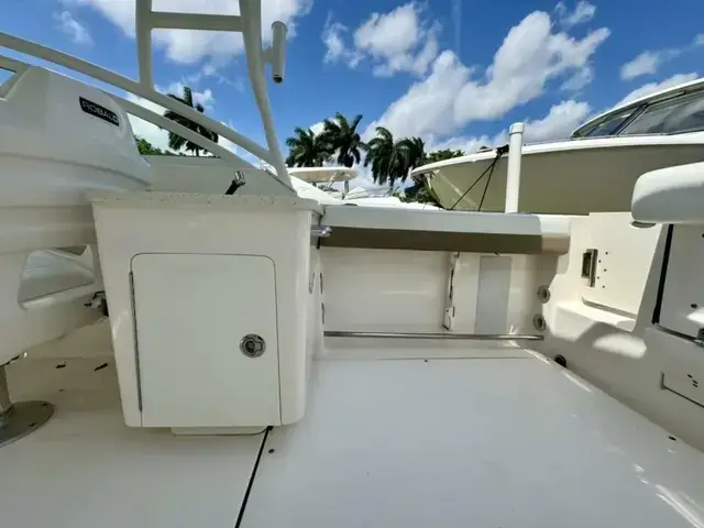 Robalo R247 Dual Console