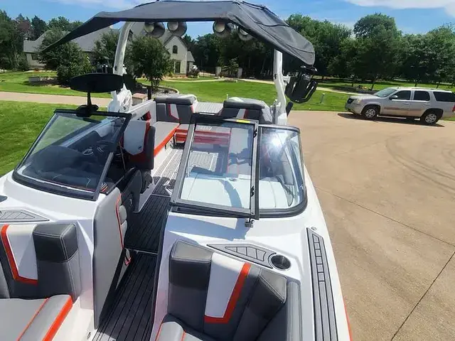 Nautique G25