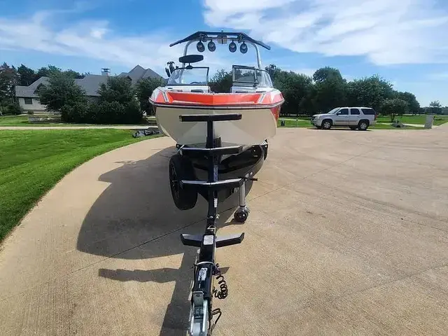 Nautique G25