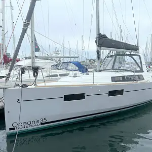 2015 Beneteau Oceanis 35