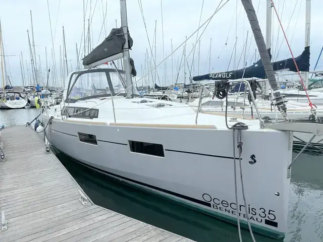 Beneteau Oceanis 35