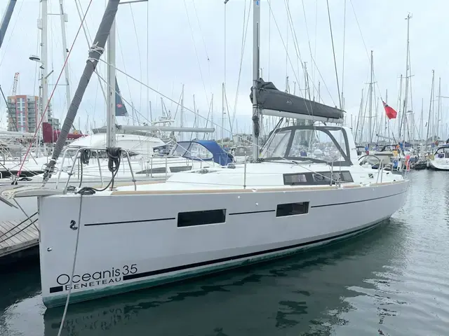 Beneteau Oceanis 35