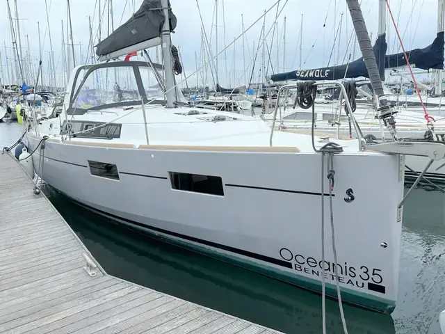 Beneteau Oceanis 35