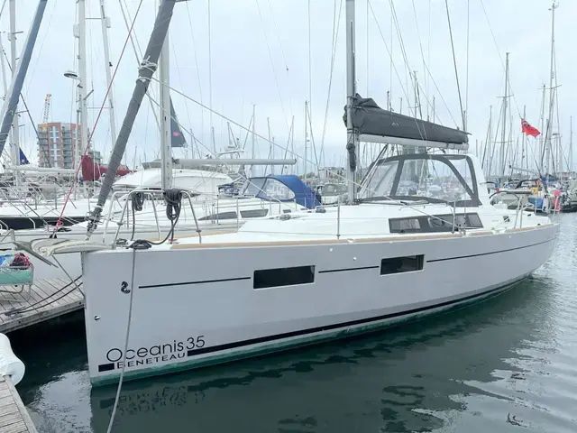 Beneteau Oceanis 35