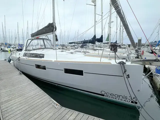 Beneteau Oceanis 35