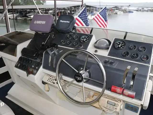 Carver 390 Aft Cabin Motor Yacht