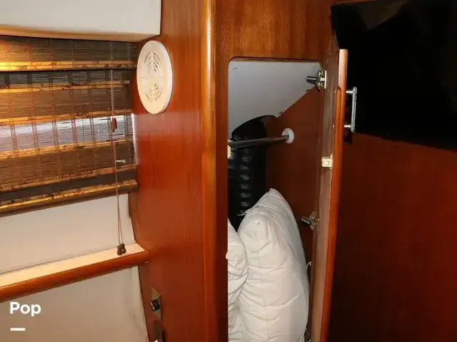 Carver 390 Aft Cabin Motor Yacht