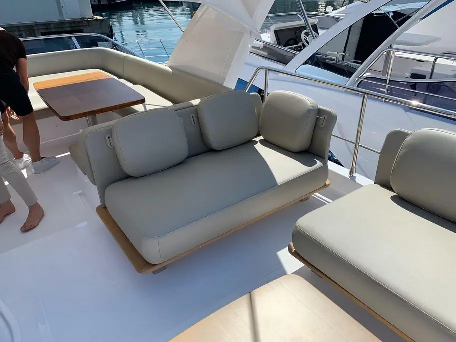 2019 Azimut 50 flybridge