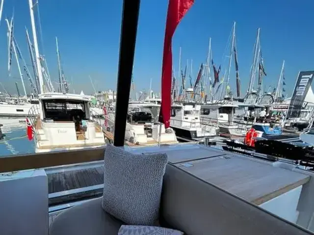 Azimut Magellano 60