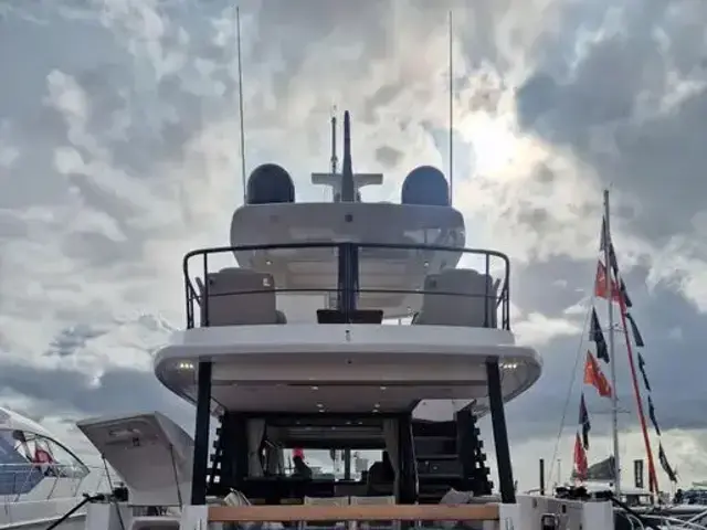 Azimut Magellano 60