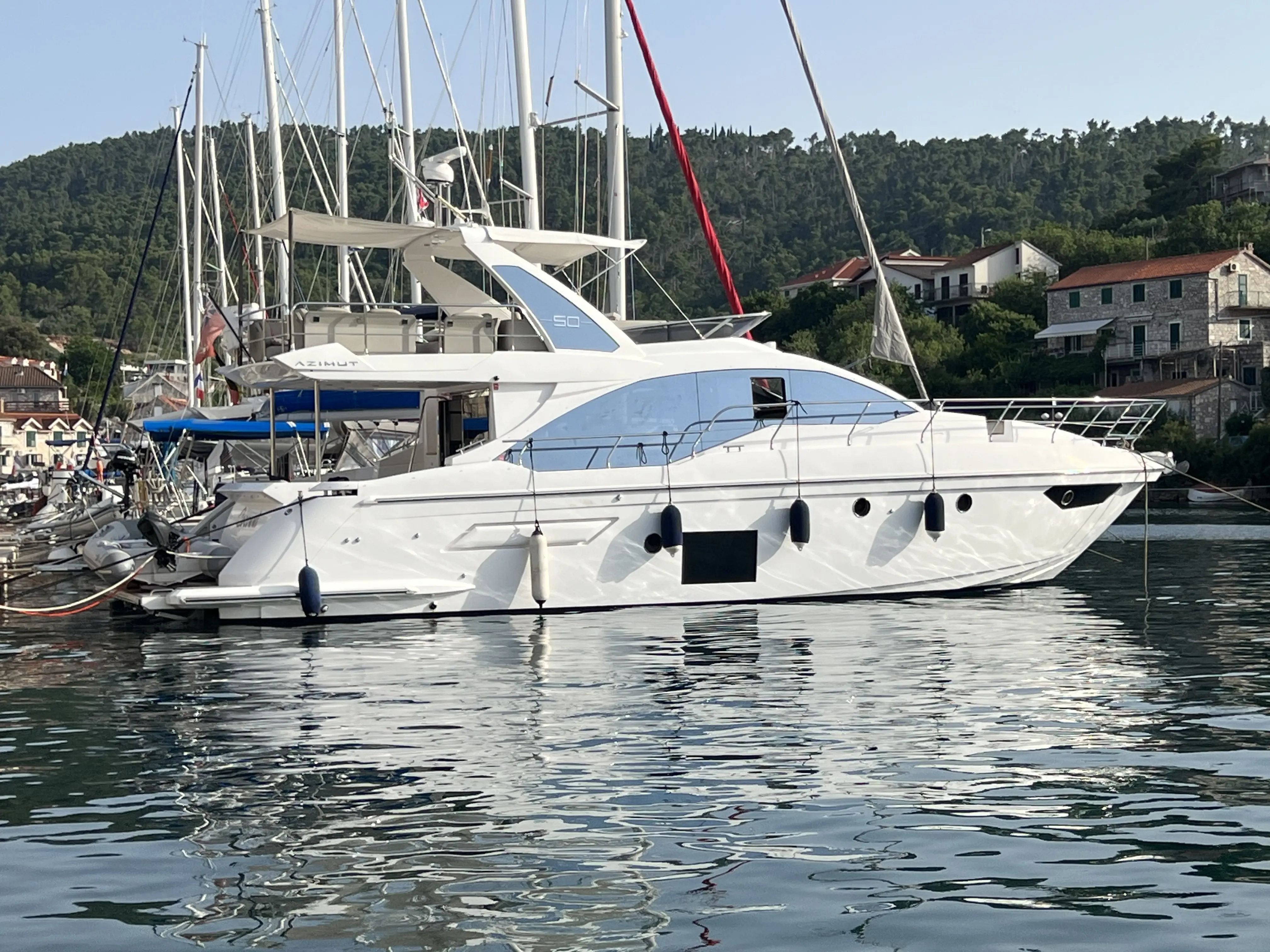 2019 Azimut 50 flybridge