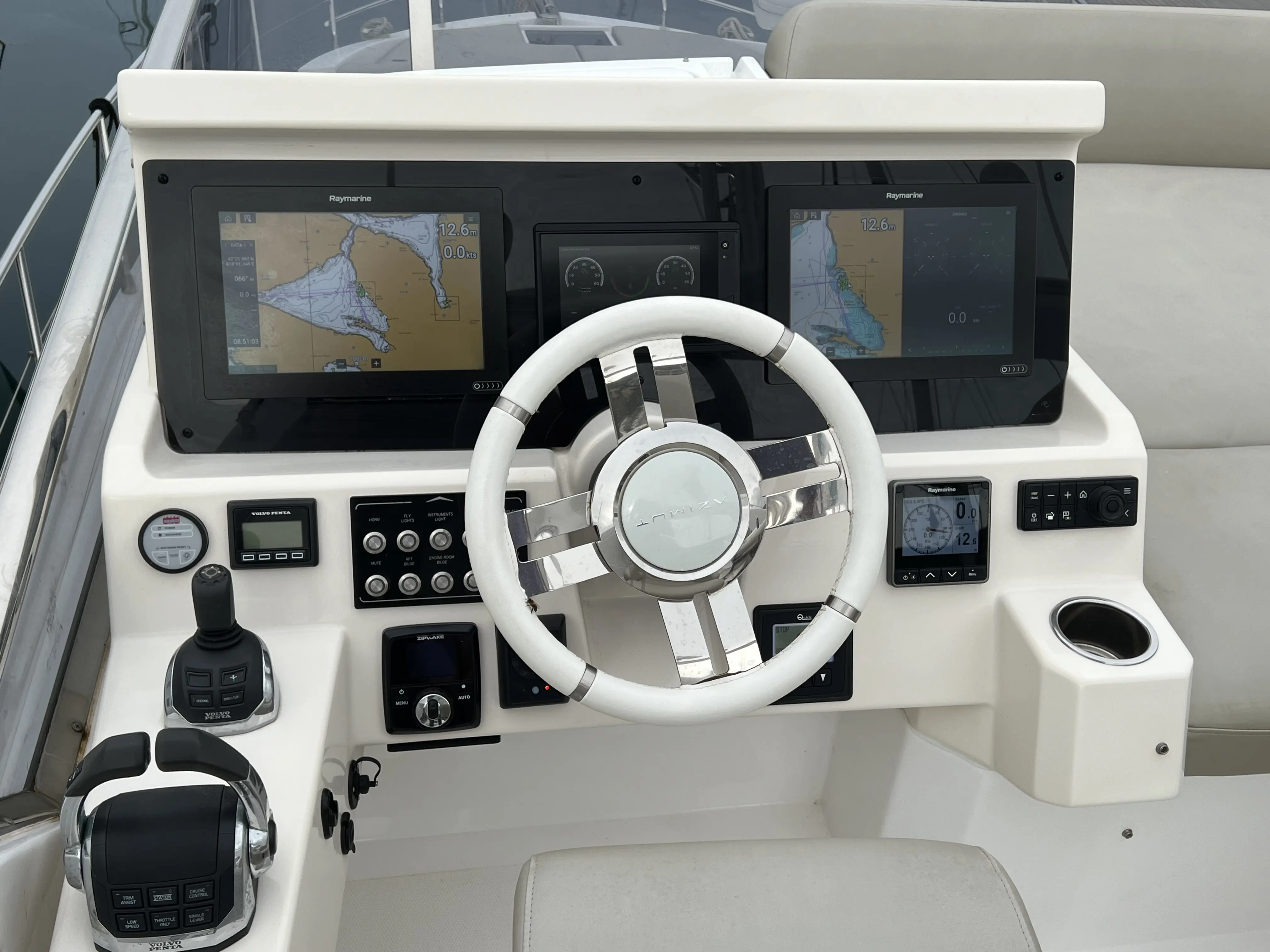 2019 Azimut 50 flybridge