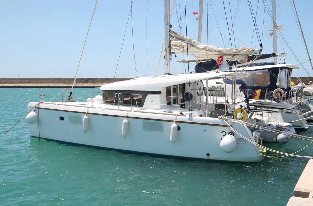 2013 Lagoon 39 owners version