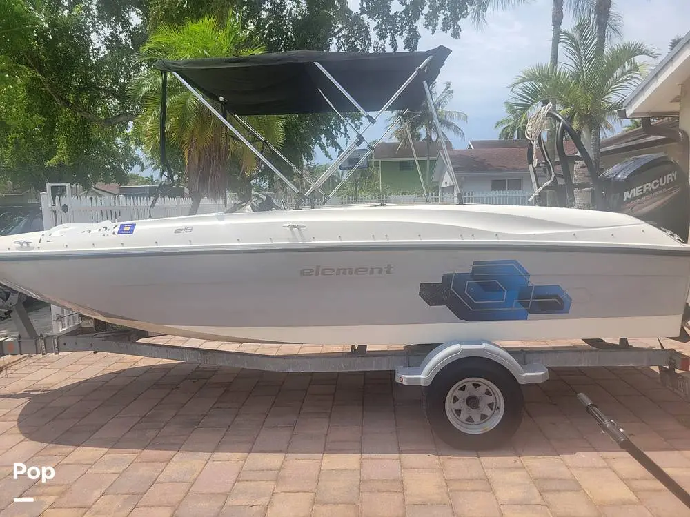 2017 Bayliner element e18