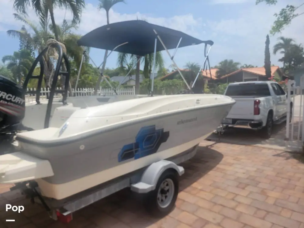 2017 Bayliner element e18