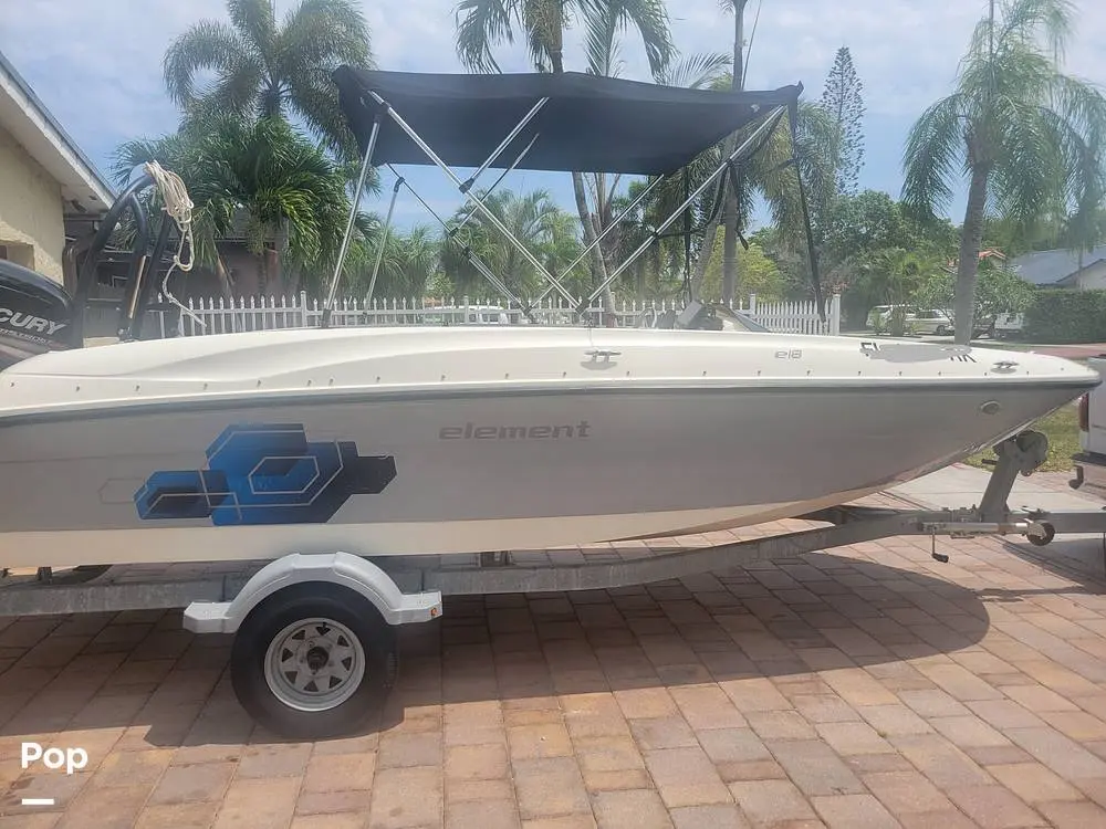 2017 Bayliner element e18