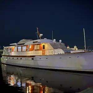 1972 Trumpy Houseboat