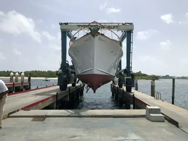 Trumpy Houseboat