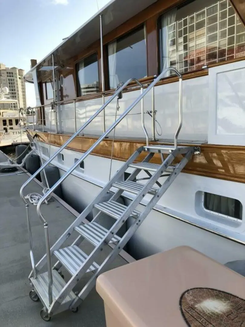 1972 Newport houseboat