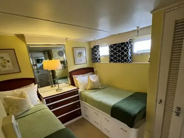 Trumpy Houseboat