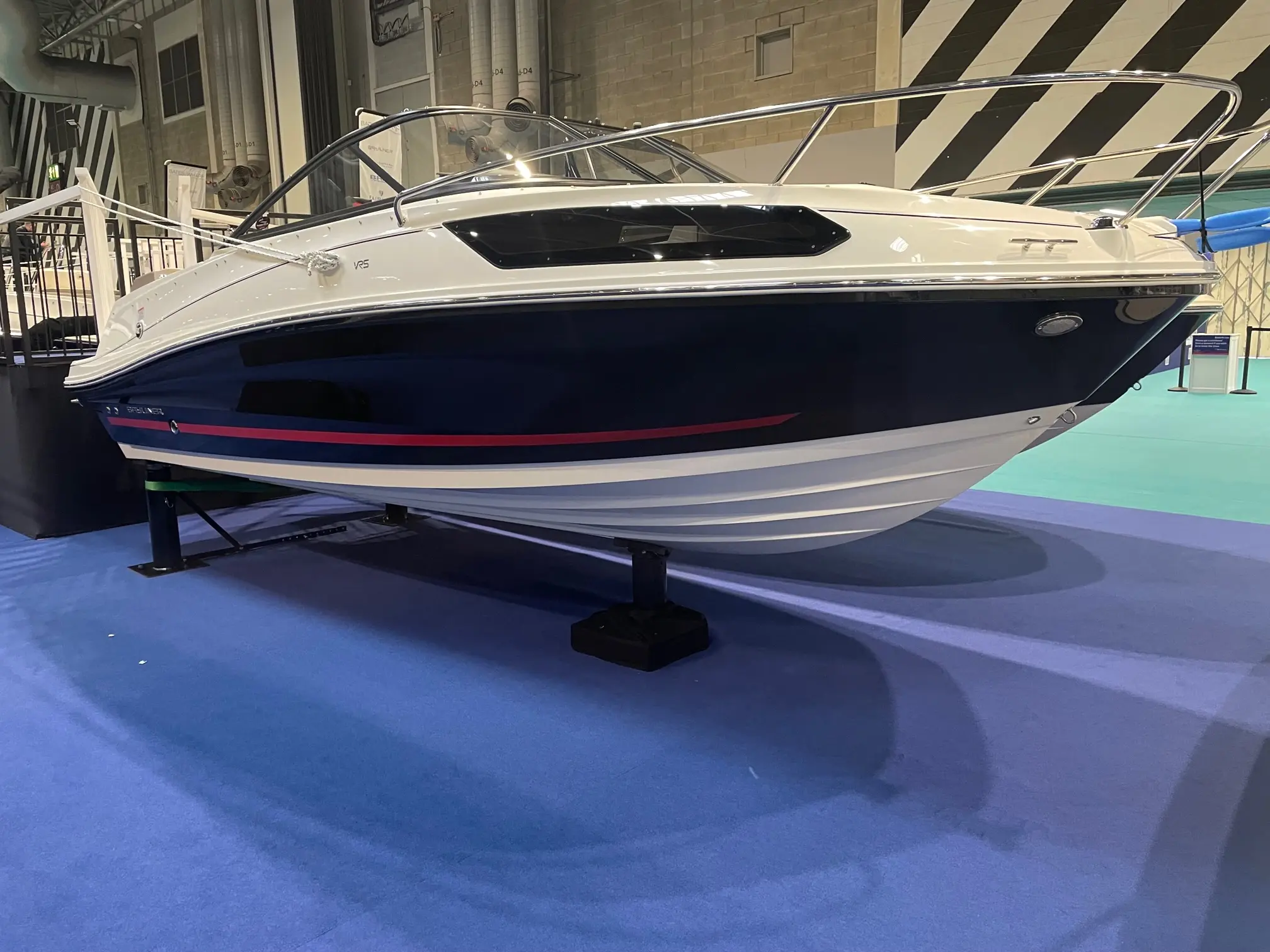 2023 Bayliner vr5 cuddy