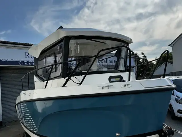 Quicksilver 625 Pilothouse