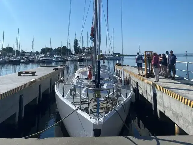 DEVONPORT YACHTS Challenge 67