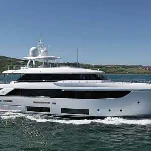 2021 Custom Line Navetta 33