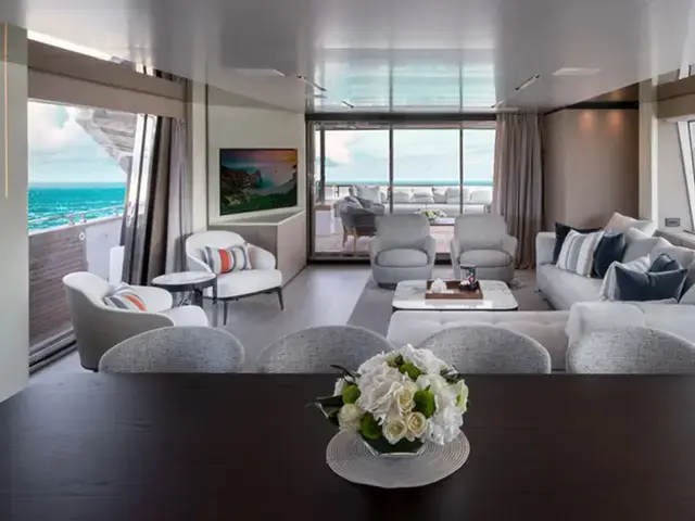 Custom Line Navetta 33