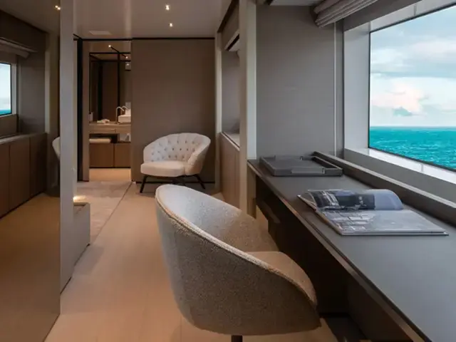 Custom Line Navetta 33