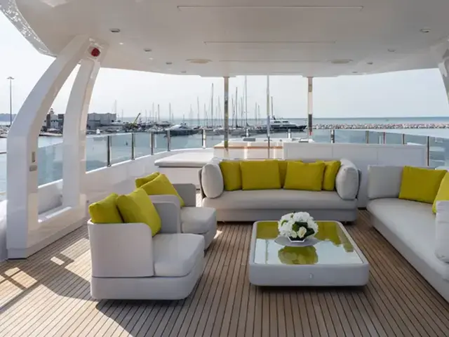 Custom Line Navetta 33