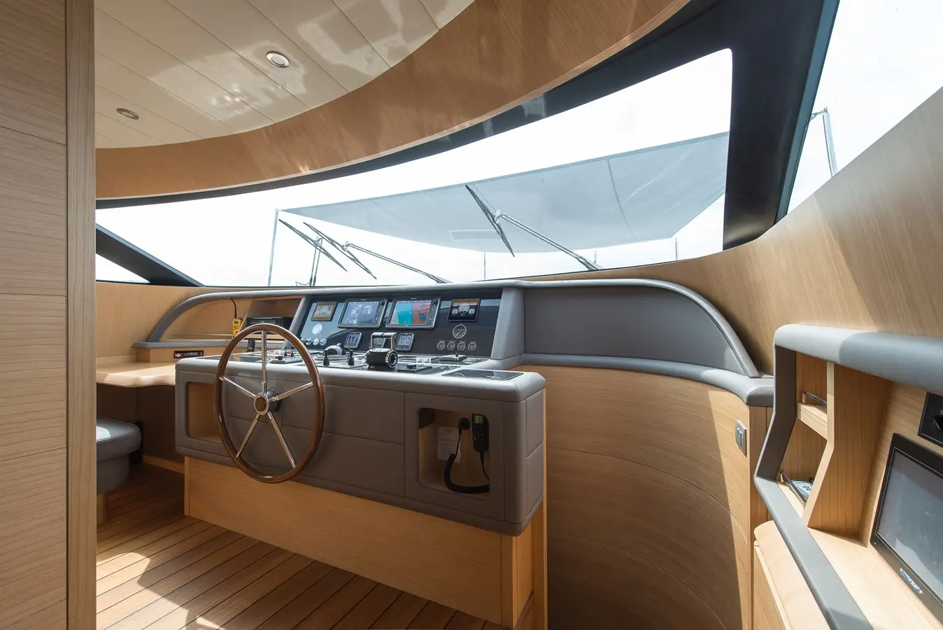 2015 Maiora 84 motor yacht