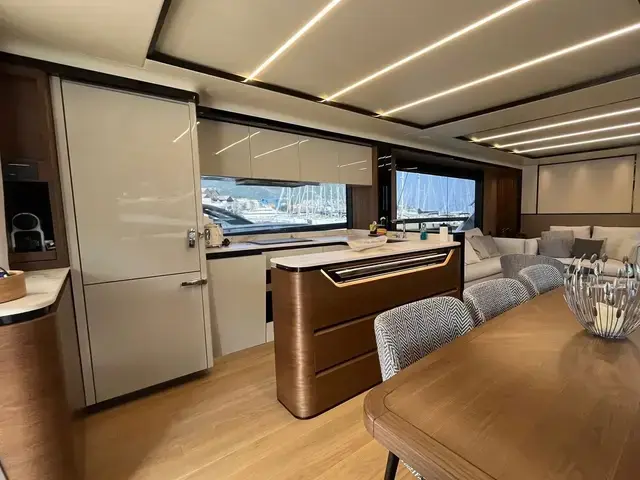 Absolute Navetta 68